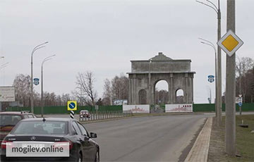 Могилевский горисполком вымогает у организаций деньги на строительство Триумфальной арки