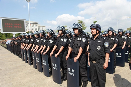 Полиция Китая убила десятки вооруженных топорами уйгуров
