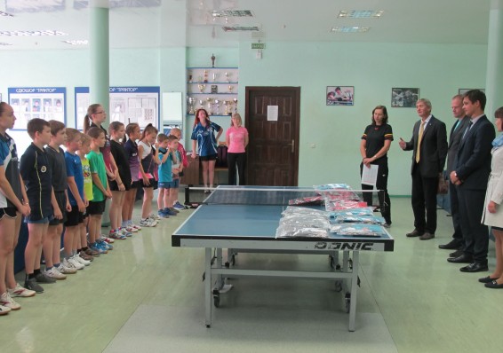 Белорусско-швейцарский бизнес поддержал настольный теннис