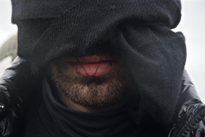 Мигранты зашили себе рты в знак протеста против сноса лагеря в Кале
