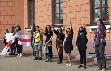 Студенты Академии искусств вышли на акцию солидарности