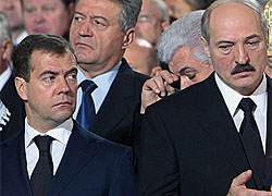 Медведеву и Путину противно встречаться с Лукашенко