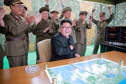 Ким Чен Ын пообещал «глупым янки» повременить с ударом по Гуаму