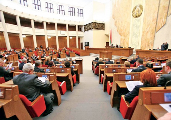 Депутаты освобождают кресла в парламенте