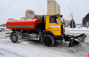 На уборку снега в Минске мобилизовали 250 единиц техники