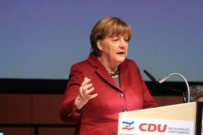 Меркель пообещала вернуть мигрантов на родину