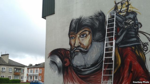 Уличные художники разрисовали фасады зданий в Барановичах