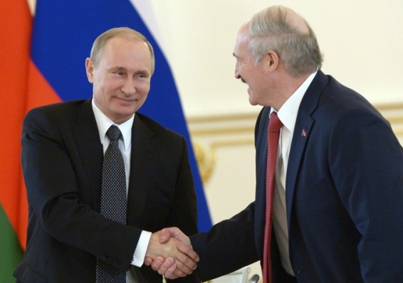 Путин пожелал Лукашенко успехов на выборах
