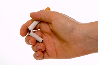 В Беларуси курит каждый второй мужчина и каждая десятая женщина