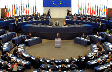 Европарламент утвердил первую женщину на пост главы Еврокомиссии