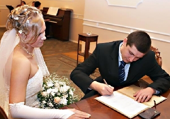 Белорусы стали реже жениться и чаще разводиться