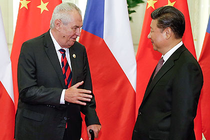 Си Цзиньпин назвал чешского президента единственным западным лидером на параде