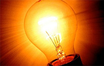 Более 300 населенных пунктов Беларуси остаются без электричества