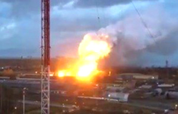 В Подмосковье горит и взрывается авиазавод «Рубин»
