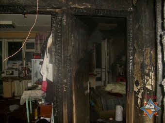 Зажженная свеча стала причиной пожара в минской квартире
