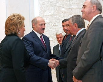 Лукашенко надеется на помощь Мотвиенко в сотрудничестве с российскими регионами