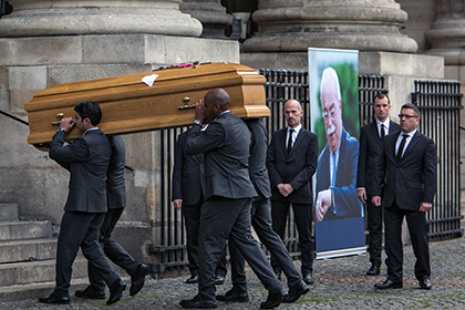 Президента Total похоронили в Нормандии