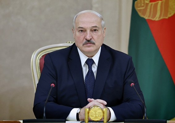 Лукашенко распорядился не пускать в страну «умных» белорусов