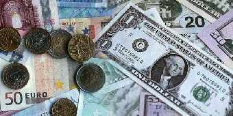 Национальная валюта укрепилась к доллару, ослабла к российскому рублю и евро