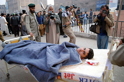 В Пакистане казнили четверых причастных к нападению на училище в Пешаваре