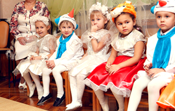 В Барановичах в октябрята детей принимала Баба-Яга