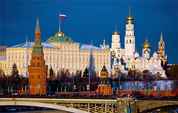 У Кремля «зашуршал шифер»