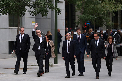 Испанский суд выдал ордер на арест бывшего лидера Каталонии