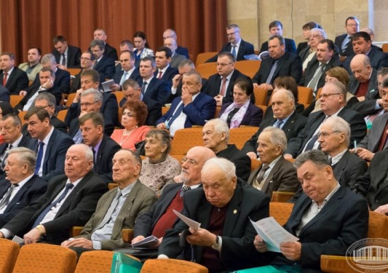 Доктора наук в Беларуси стареют, докторанты - редеют