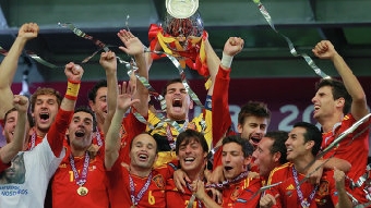 Футболисты Испании разгромили Италию и стали чемпионами Европы второй раз подряд