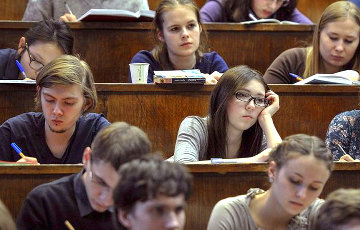 В Брестской области студентов массово отправят работать «на село»