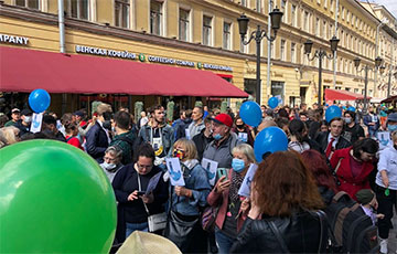 Жители российских городов вышли на акции солидарности с хабаровчанами