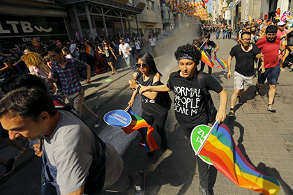 В Анкаре появились плакаты с призывами расправиться с геями