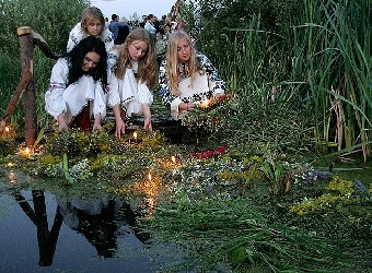 Большой популярностью у гостей праздника "Купалье" пользуются украинская хата и смоленское подворье