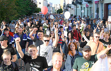Жители Гродно маршировали до позднего вечера