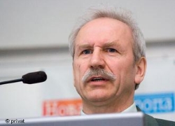 Политолога Валерия Карбалевича задержали возле немецкого посольства