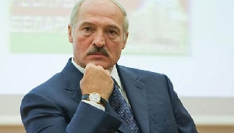 Лукашенко в Киеве заклеивал людям рты и воровал компьютеры (Фото)