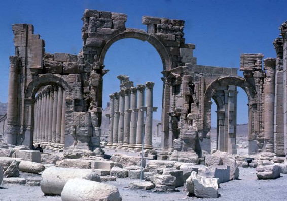 «ИГИЛ» продолжает сносить древнюю Пальмиру