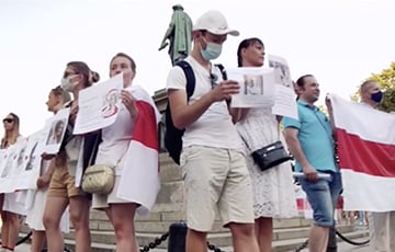 Одессa вышла на международную акцию солидарности с белорусками