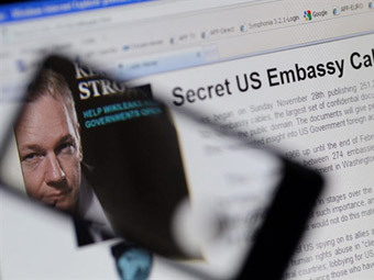 Хакеры отомстили за блокировку счетов Ассанжа и WikiLeaks