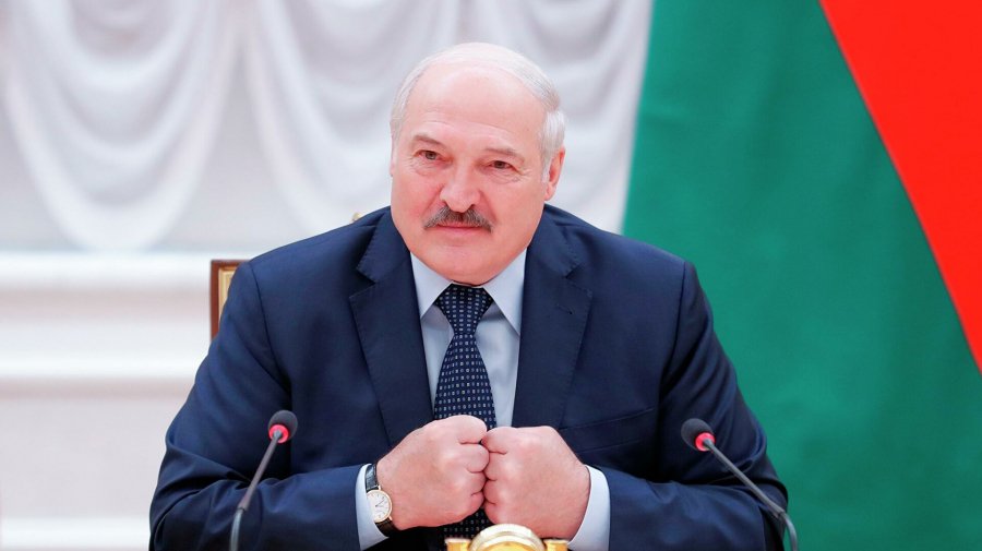Лукашенко заявил о возможном введении военного положения для обеспечения функционирования экономики