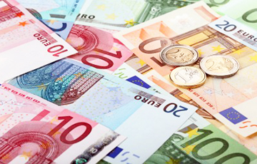 Евро и российский рубль в начале торгов 31 августа подорожали до максимума за три недели