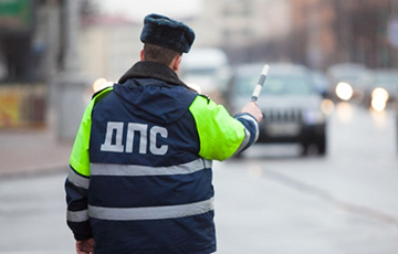 Видеофакт: В Могилеве водитель доказал сотруднику ГАИ свое право не предъявлять документы