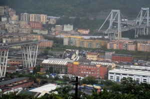 Жертвами обрушившегося в Италии моста стали 38 человек