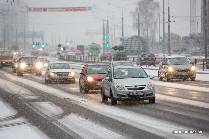 В Минске появились первые заторы из-за снегопада