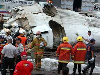 При крушении венесуэльского самолета выжили 36 человек