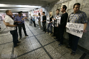 Жителя Волковысска задержали за плакаты в поддержку Беляцкого