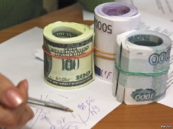 Белорусский рубль усилился к доллару, ослаб к евро и российскому рублю