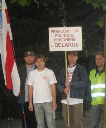 В посольство Беларуси в Вильнюсе передали петицию (Фото)