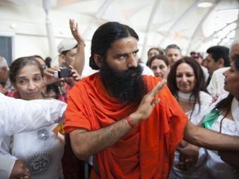 Полиция разогнала сторонников голодавшего индийского гуру