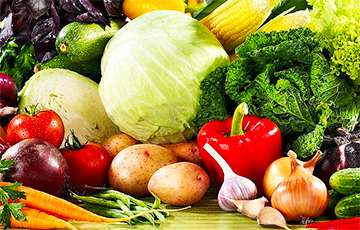 С 1 июля белорусы могут ввозить в страну не более 5 кг овощей и фруктов